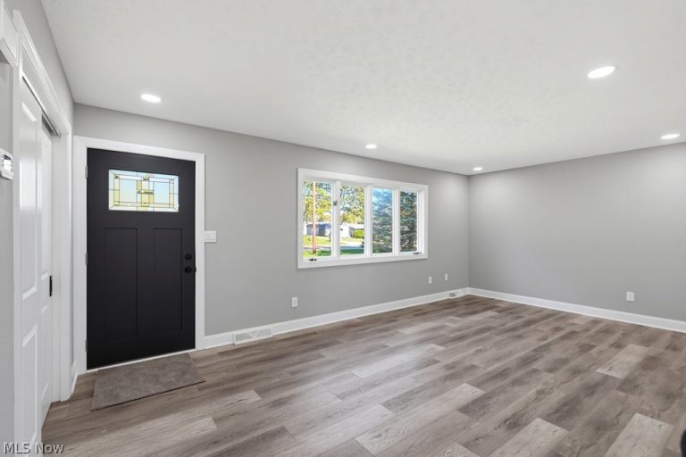 3246 Waterloo Road, Akron, OH - Photo 4