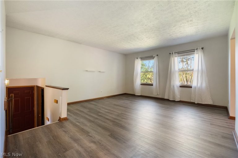 1301 Greenridge Drive, Massillon, OH - Photo 4