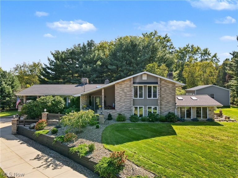 4824 Rolling View Drive, Akron, OH, 44333