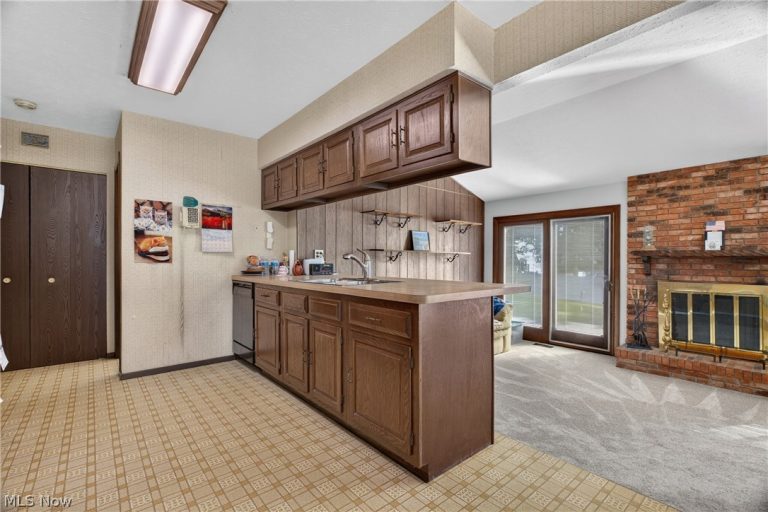 8899 Gateway Drive, North Royalton, OH - Photo 8