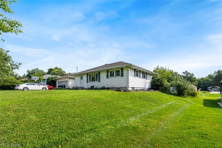 1187 Meadowbrook Boulevard, Brunswick, OH - Photo 2