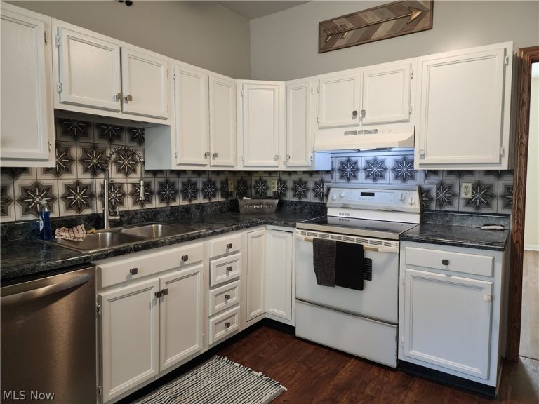 221 Washington Street, Coshocton, OH - Photo 4