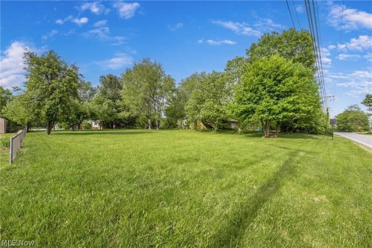 2607 Wise Road, North Canton, OH - Photo 4