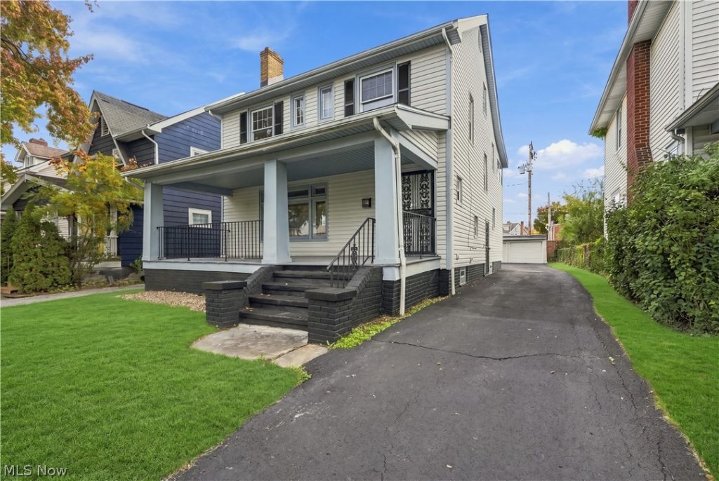 2119 Hampstead Road, Cleveland Heights, OH