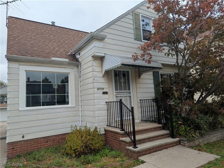 4712 93rd Street, Garfield Heights, OH - Photo 2