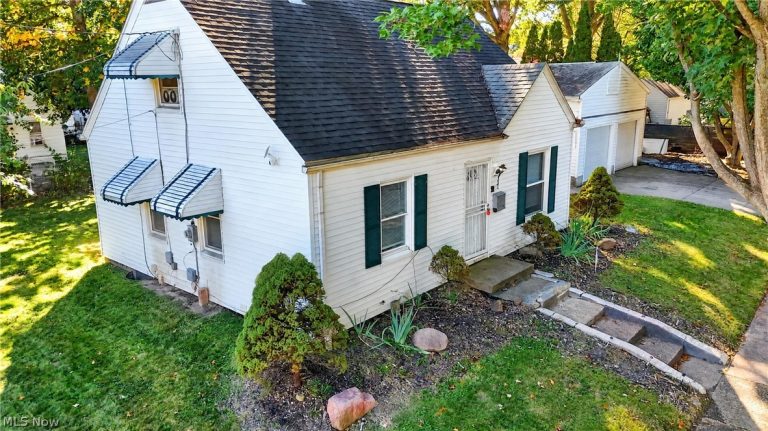792 Caddo Avenue, Akron, OH - Photo 2