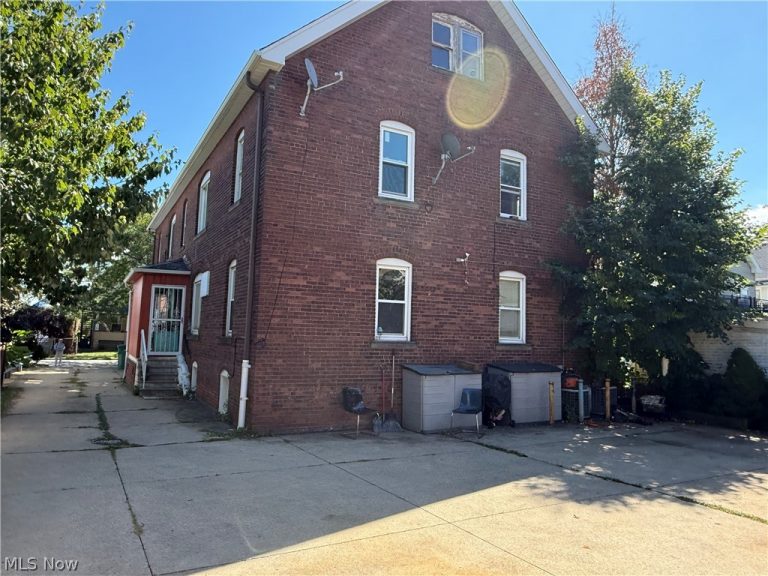2018 Dowd Avenue, Lakewood, OH - Photo 3