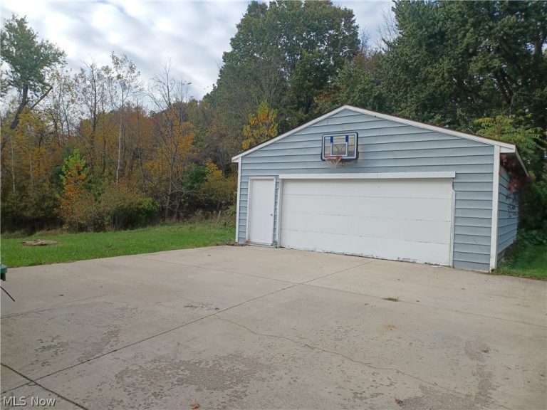 1712 Richmond Avenue, Youngstown, OH - Photo 2
