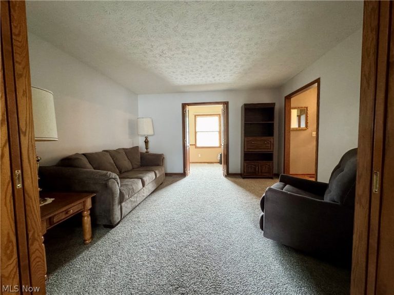 6385 Harbor Drive, Canton, OH - Photo 6