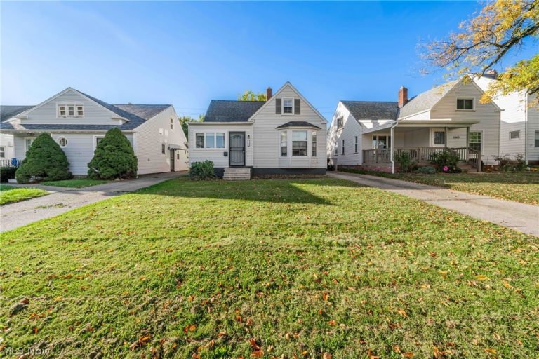 12404 Oak Park Boulevard, Garfield Heights, OH - Photo 2