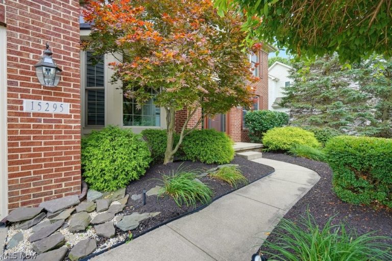 15295 Old Oak Drive, Strongsville, OH - Photo 3