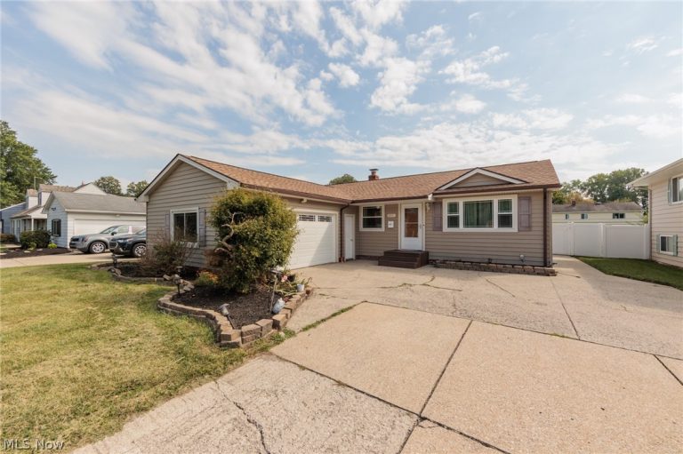 23537 David Drive, North Olmsted, OH - Photo 2