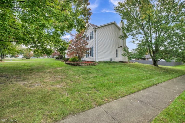 15249 Sassafras Drive, Strongsville, OH - Photo 4