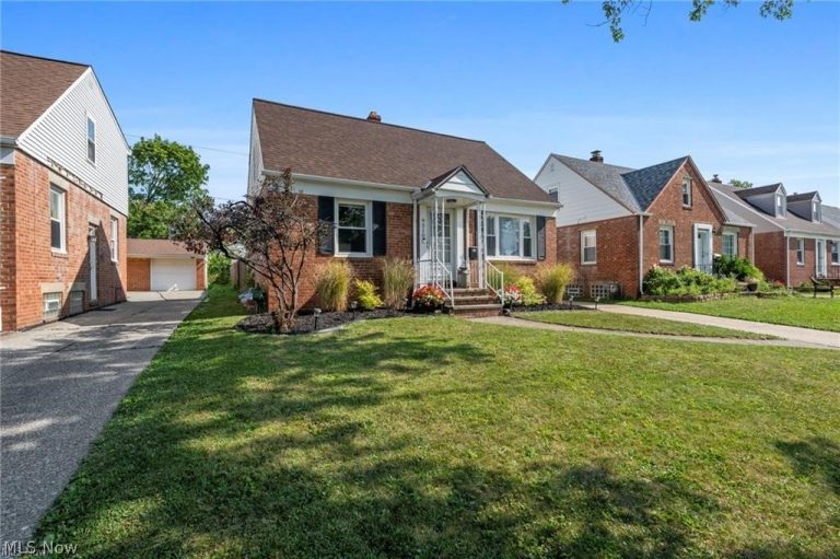 9310 Orchard Avenue, Brooklyn, OH - Photo 2