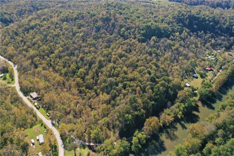 0001 Lock Five Road, Elizabeth, WV, 26143