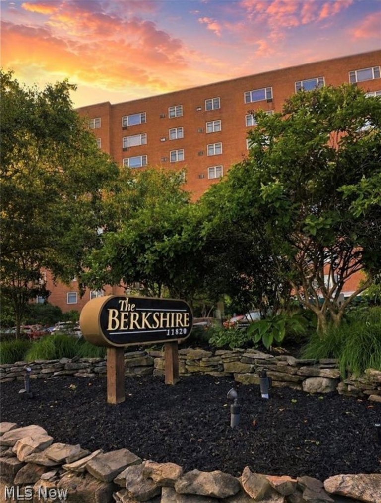 11820 Edgewater Drive #602, Lakewood, OH, 44107