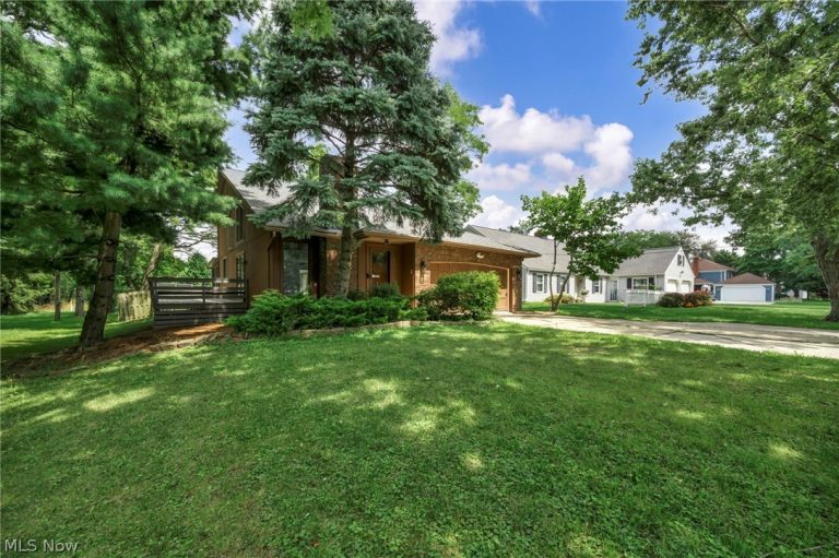 18446 Drake Road, Strongsville, OH - Photo 2