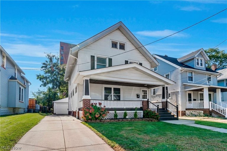17445 Northwood Avenue, Lakewood, OH - Photo 2
