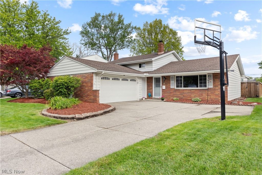 25082 Randall Drive, North Olmsted, OH