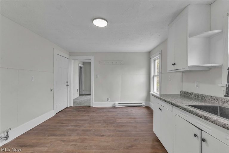 7408 Wentworth Avenue, Cleveland, OH - Photo 8