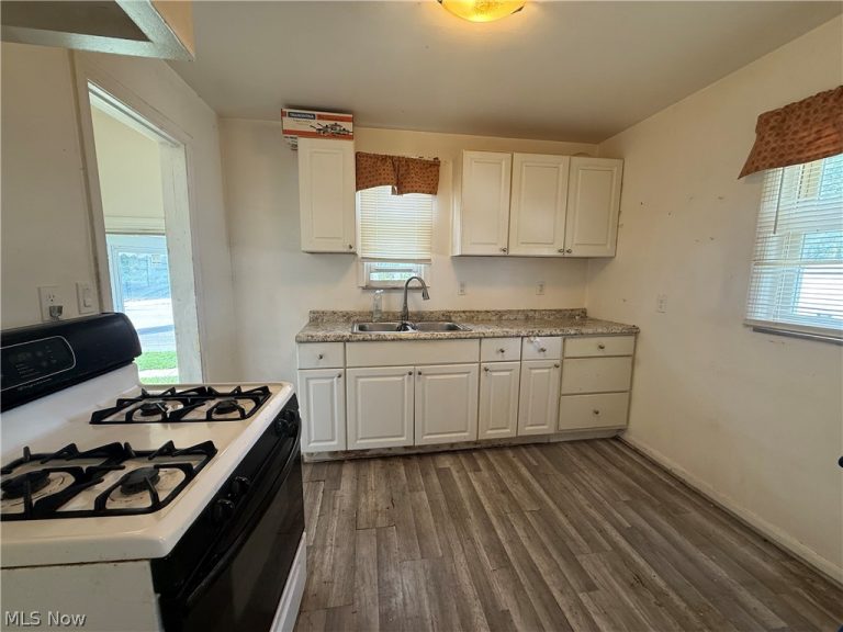 18011 Windward Road, Cleveland, OH - Photo 4