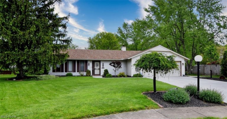 10797 Meadowgrass Road, Strongsville, OH - Photo 3
