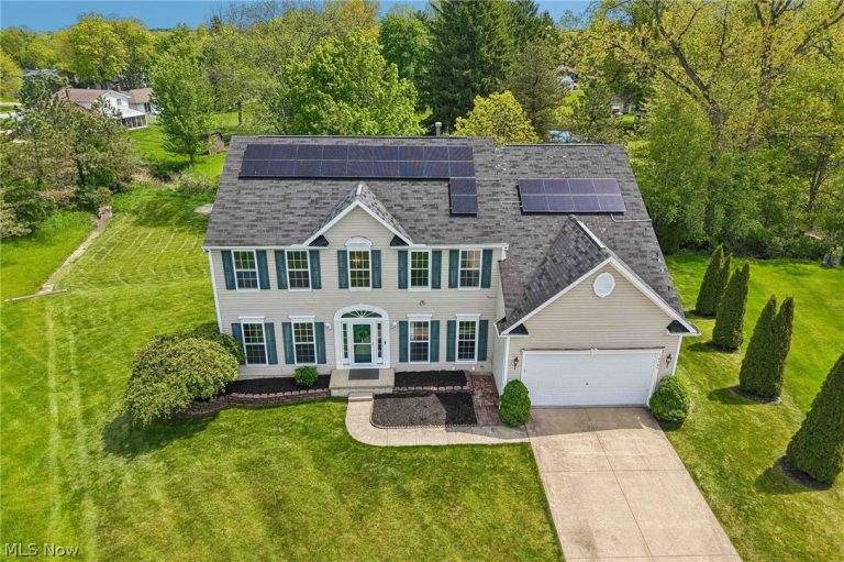 16264 Selby Circle, Strongsville, OH - Photo 2