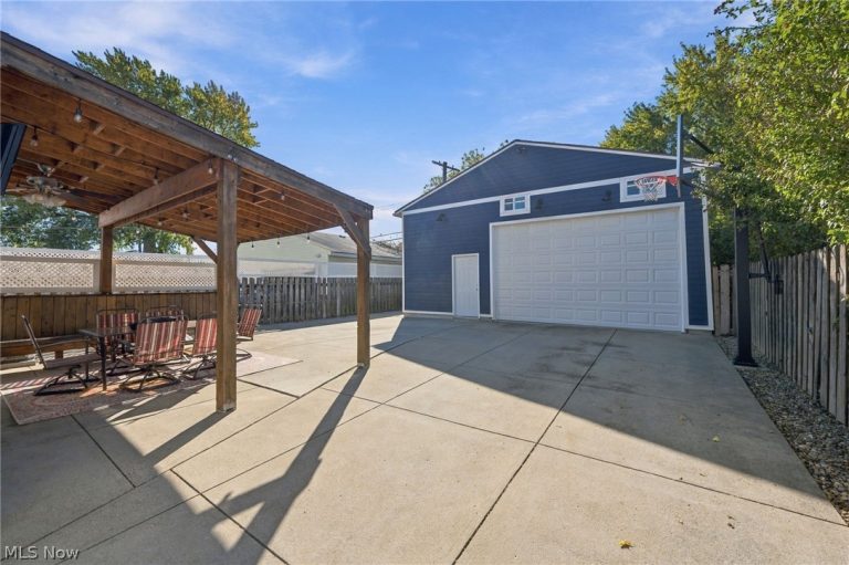 17705 Sedalia Avenue, Cleveland, OH - Photo 2