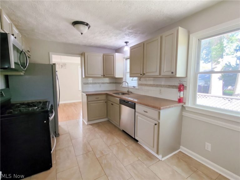 3659 Fenley Road, Cleveland, OH - Photo 6