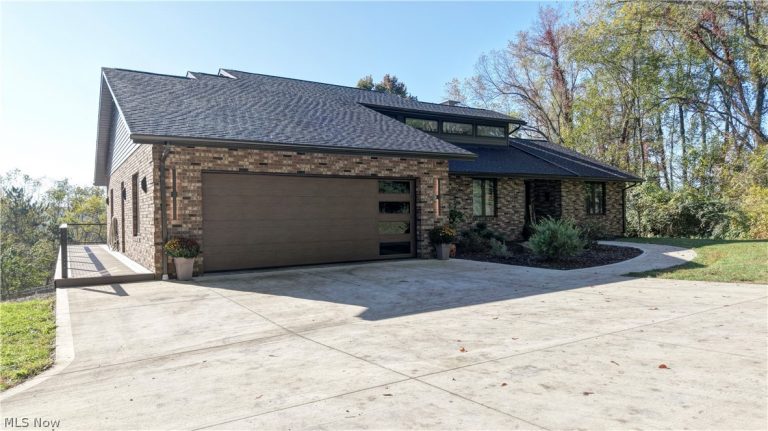 586 Hilan Avenue, New Philadelphia, OH, 44663