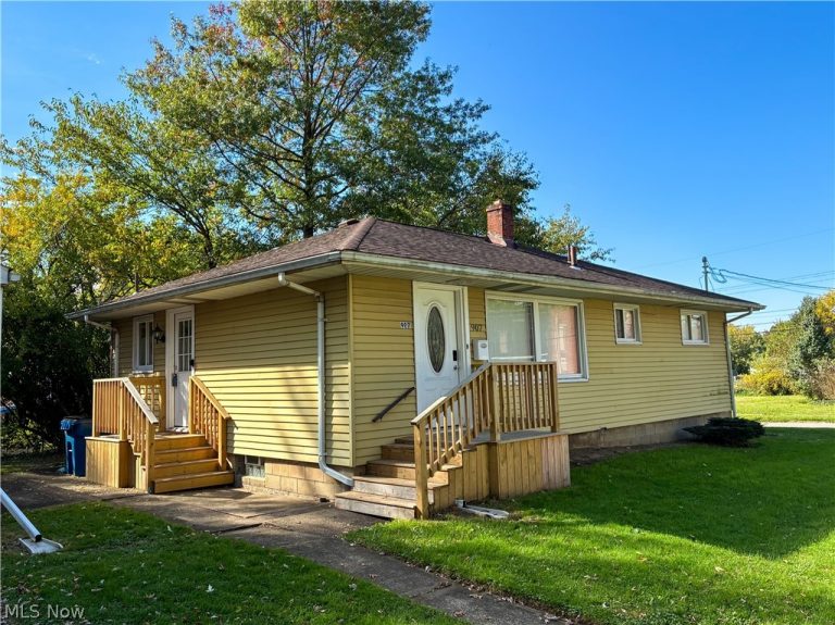 907 Fenton Street, Niles, OH - Photo 2