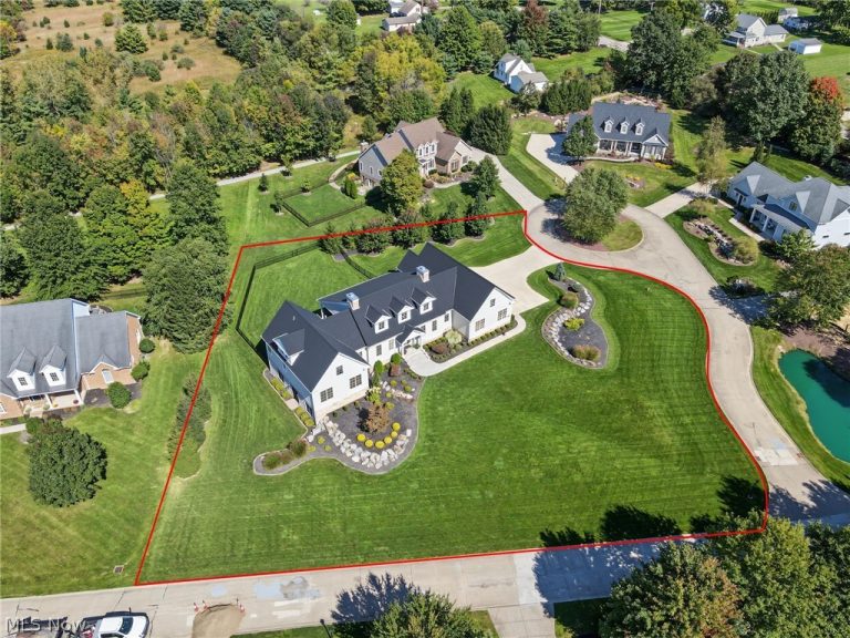 2288 Heritage Trail, Poland, OH - Photo 2