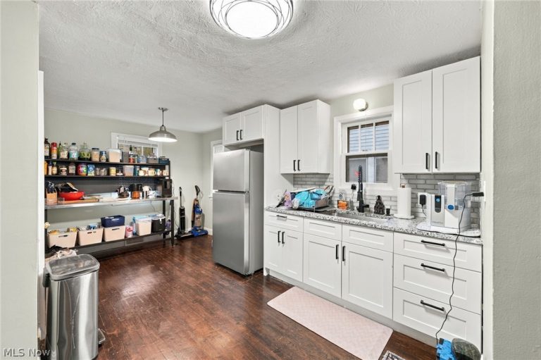 1748 Saratoga Avenue, Cleveland, OH - Photo 6
