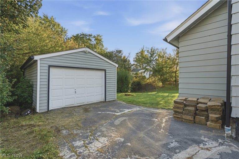 2205 Burbank Avenue, Youngstown, OH - Photo 8