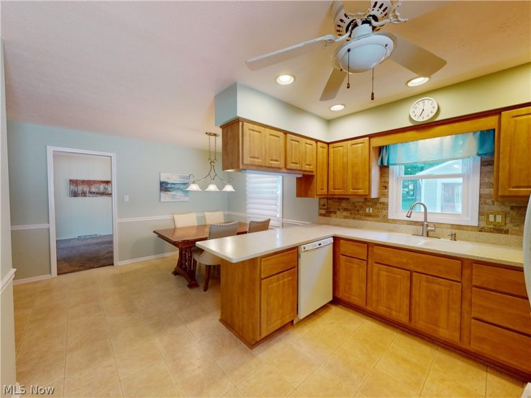 4792 Geraldine Road, Richmond Heights, OH - Photo 2