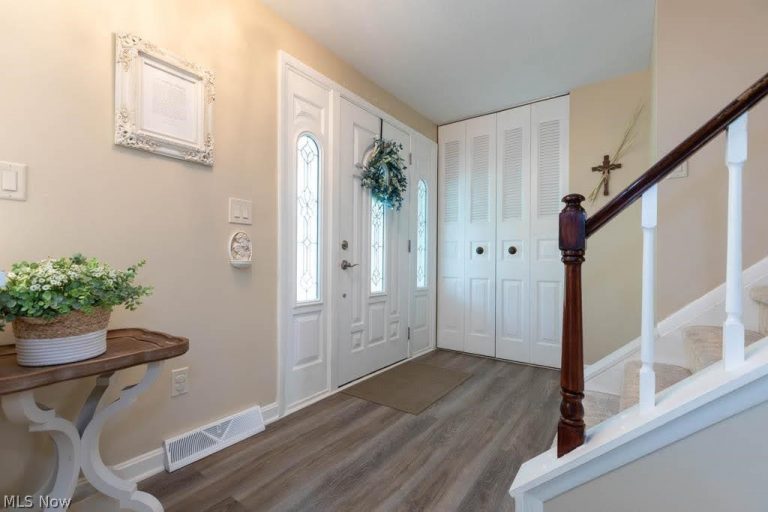 10222 Deer Run, Brecksville, OH - Photo 2