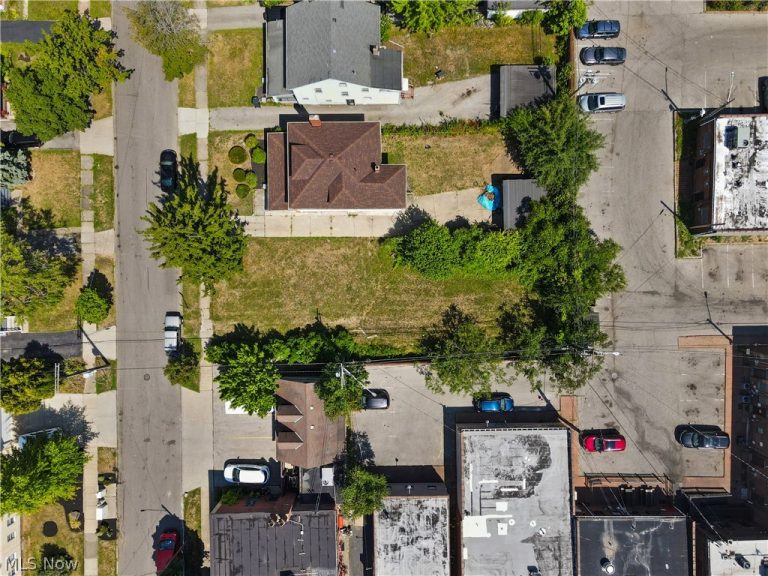 2127 Hampstead Road, Cleveland Heights, OH - Photo 4