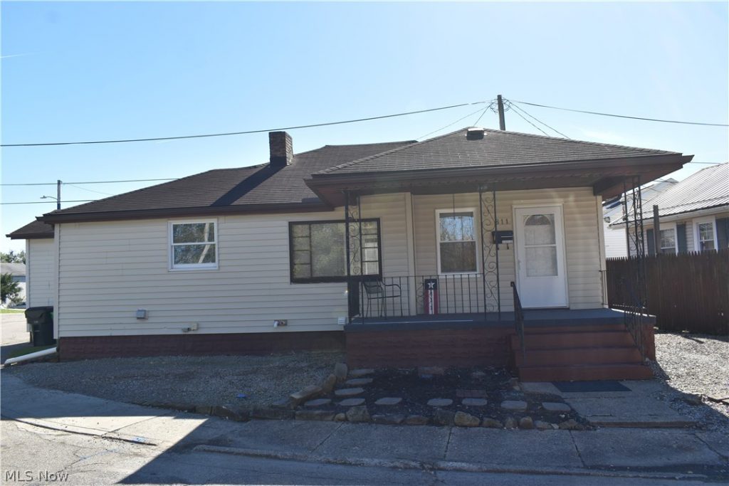 811 Grandview Avenue, Coshocton, OH