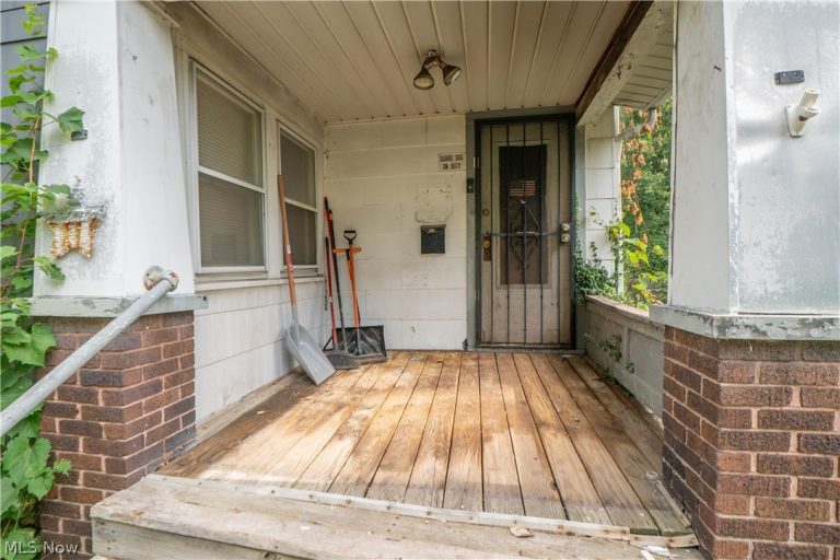 156 Colony Crescent, Akron, OH - Photo 2