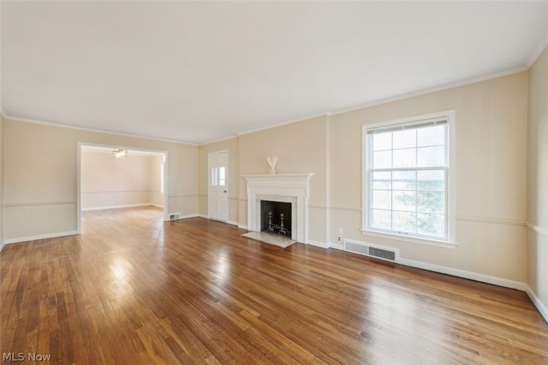 19208 Chagrin, Shaker Heights, OH - Photo 2