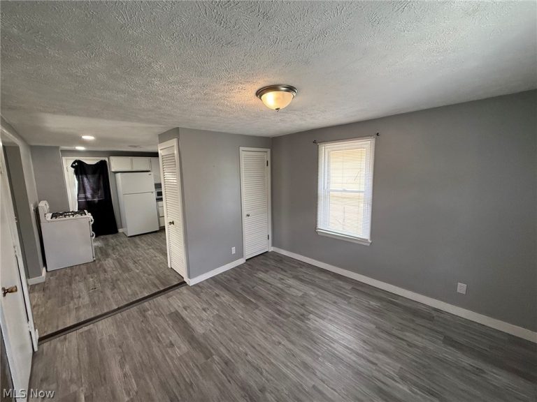 190 Mapledale Avenue, Akron, OH - Photo 6