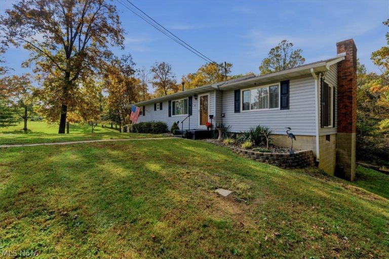 81 Pinecrest Drive, Washington, WV - Photo 2