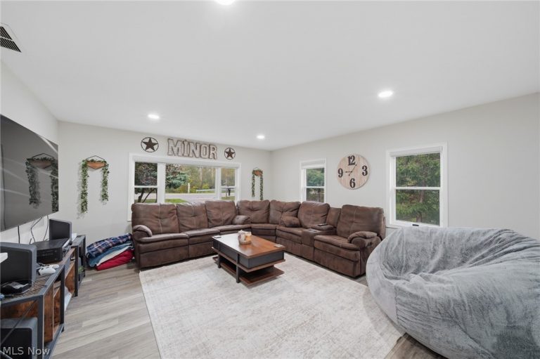 7179 Darrow Road, Hudson, OH - Photo 6