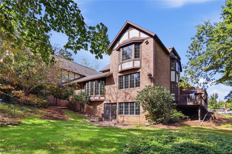 16 Bentley Drive, Canton, OH - Photo 3