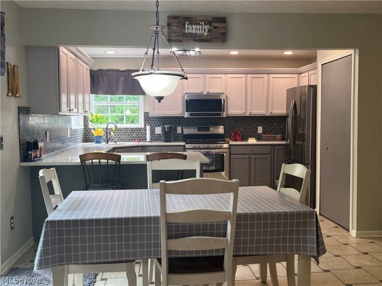 805 Gallo Drive, Brunswick, OH - Photo 4