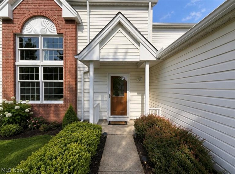 22420 Woodfield Trail, Strongsville, OH - Photo 2