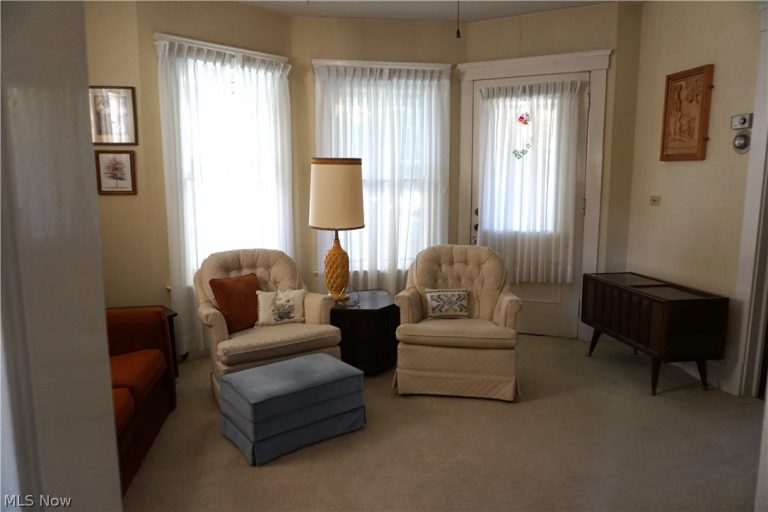19708 Shawnee Avenue, Cleveland, OH - Photo 2