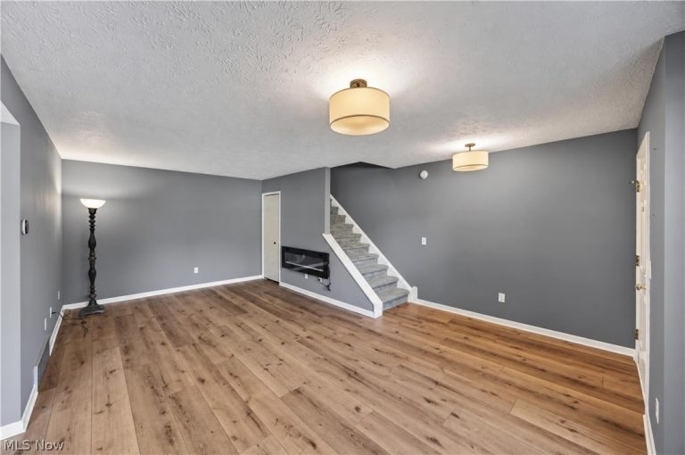7373 Forsythia Lane, Northfield, OH - Photo 6