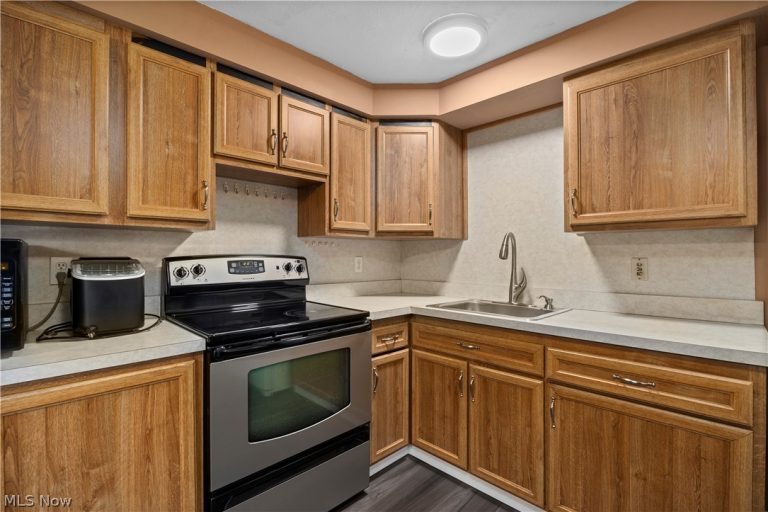 8974 Cambridge Drive, Northfield, OH - Photo 8