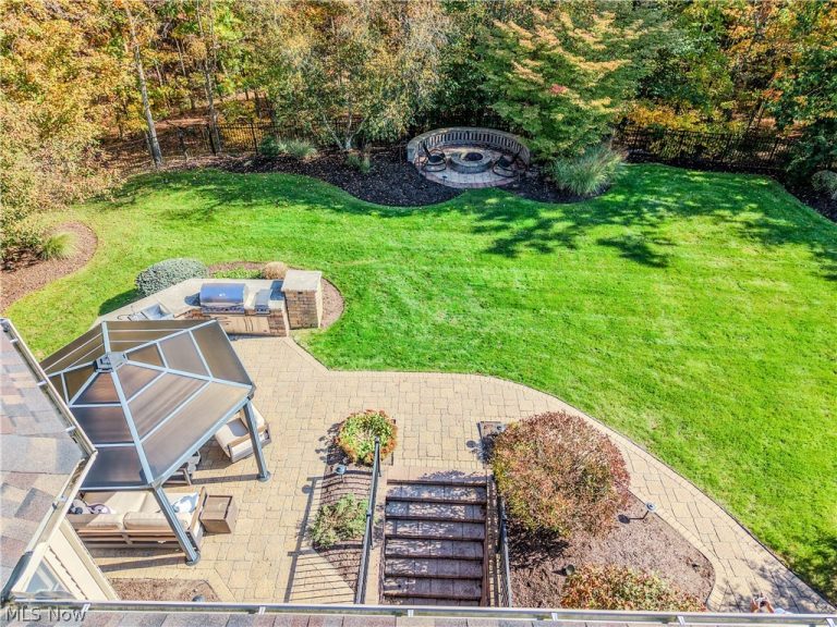 10295 Buckeye Trail, North Royalton, OH - Photo 6